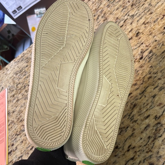 Cariuma Osca Low White Canvas Low-Top Sneakers with Green Insole Accents Size 9 - Picture 8 of 9